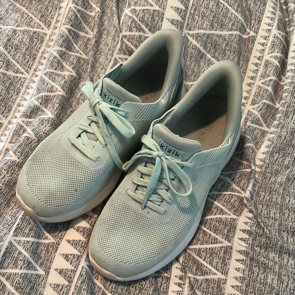 Kizik women’s Athens. Size 9.5